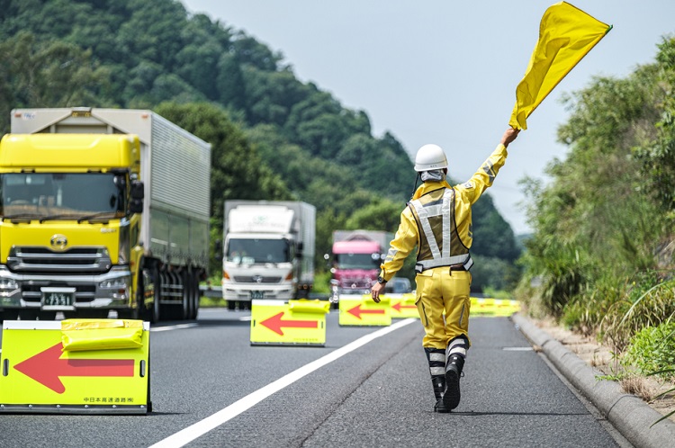 高速道路での活動の様子